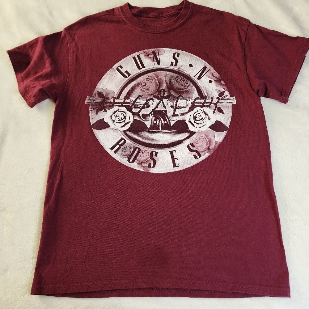Guns N' Roses Maroon Tshirt With 2 Pistols Graphics Size Medium